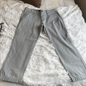 Banana Republic Aiden fit gray chinos 33/30 100% cotton